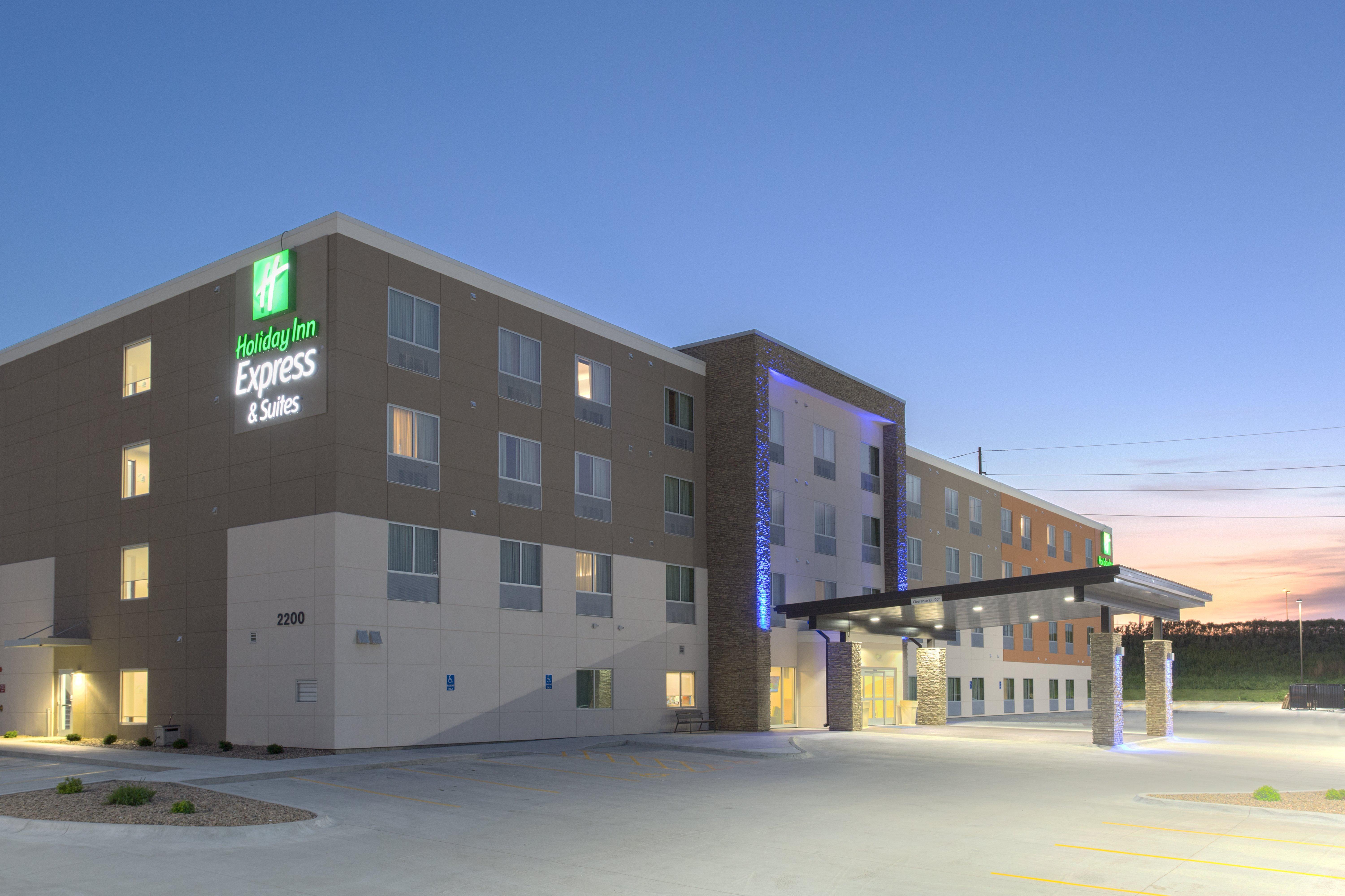 Holiday Inn Express & Suites Lincoln I - 80 By Ihg Exterior foto